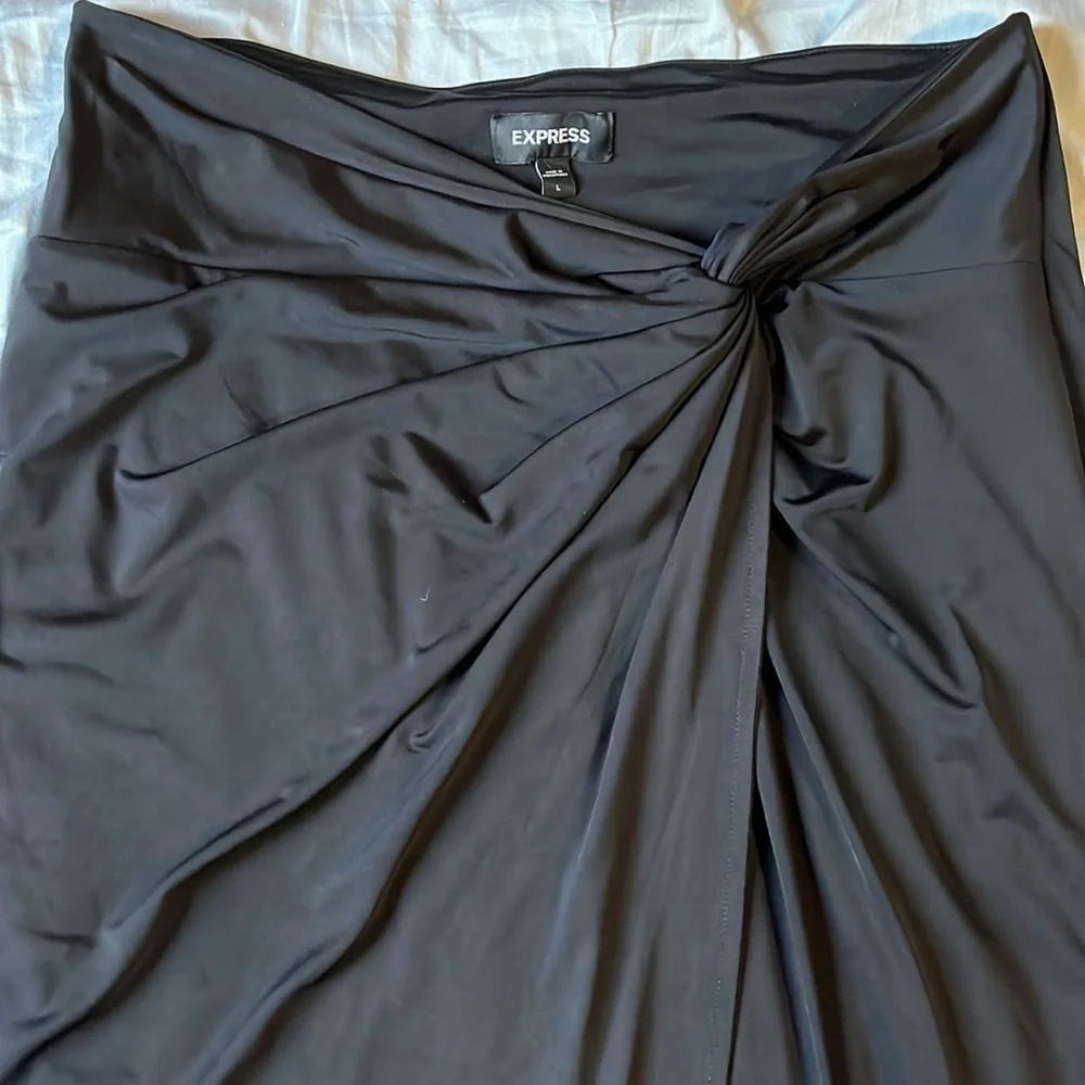 Express Body Contour Twist Front Midi Skirt With Built-In Shape-Wear Large EUC